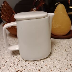 Tea Pot For One, by Alessi For Delta White, Ceramic/porcelain. Great Condition